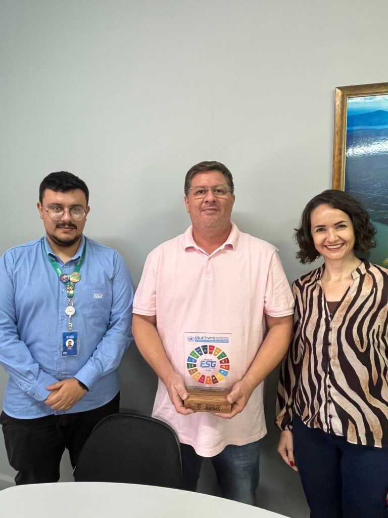 Presidente da Câmara Municipal de Corumbá Ubiratan Canhete Filho e equipe Núcleo ESG